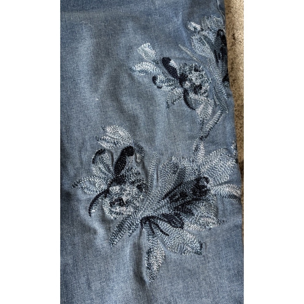 Chico's Perfect Stretch Girlfriend Slim Leg Ankle Jeans Embroidered Size 3 (16) - Picture 3 of 4